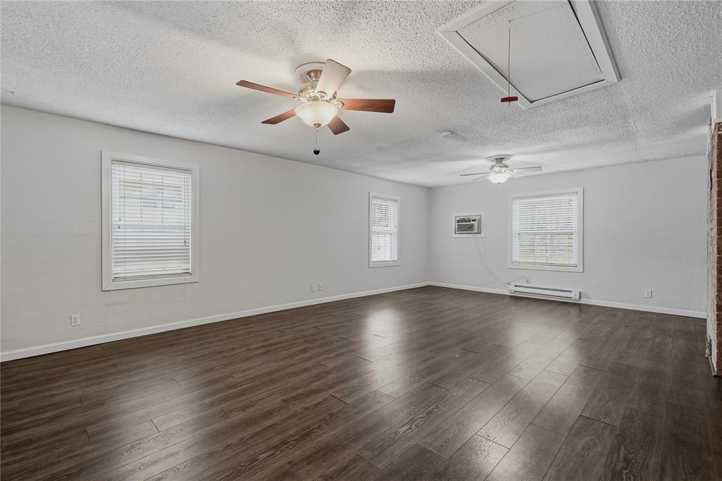 1701 Camelot Drive Property Photo 16