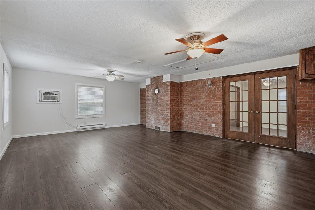 1701 Camelot Drive Property Photo 17