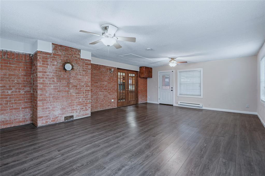 1701 Camelot Drive Property Photo 18