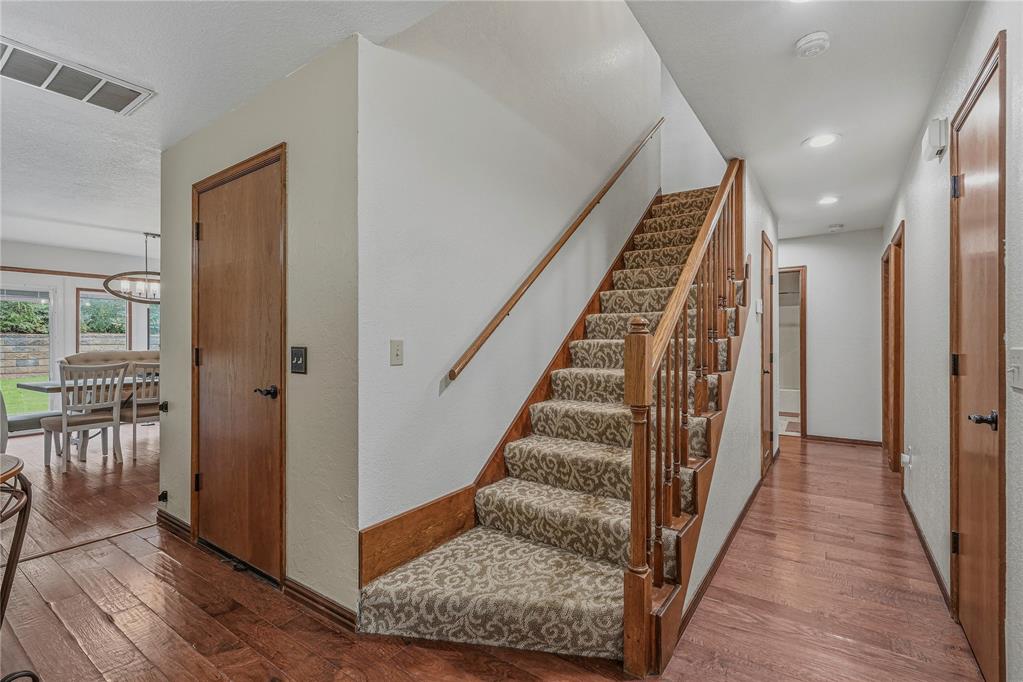 1909 Robin Ridge Drive Property Photo 4