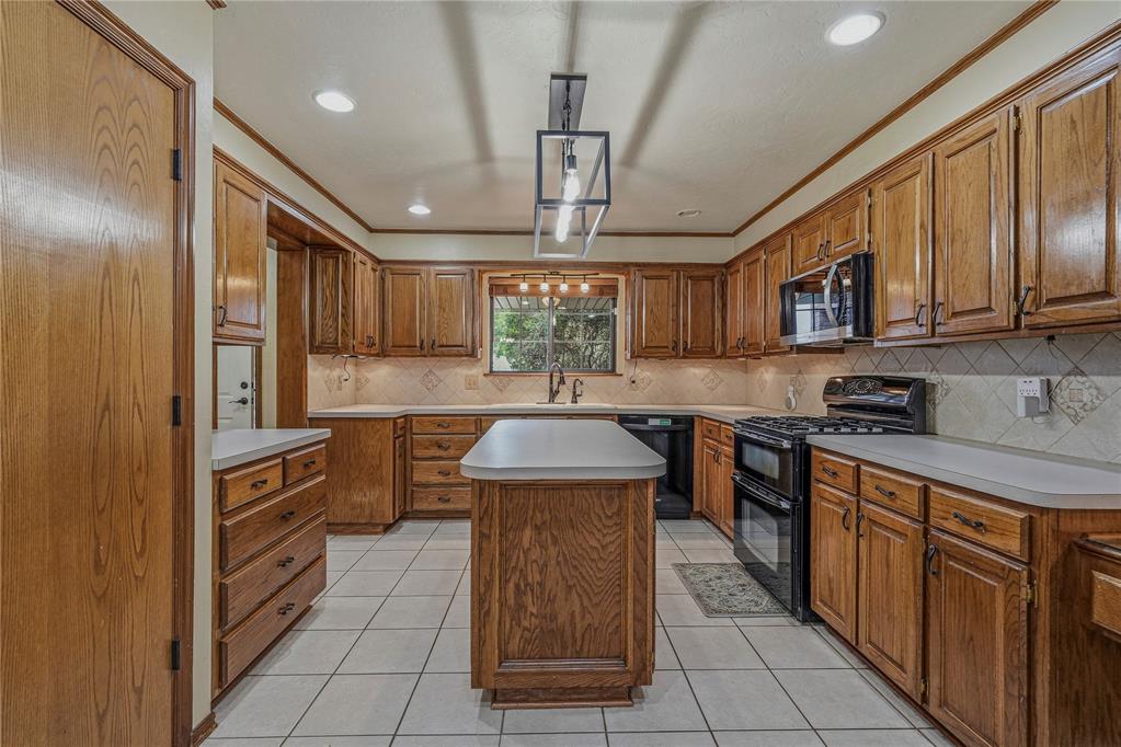 1909 Robin Ridge Drive Property Photo 8