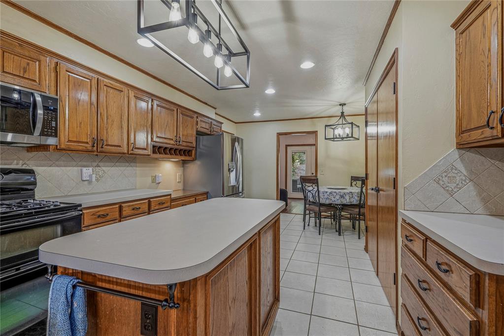 1909 Robin Ridge Drive Property Photo 10