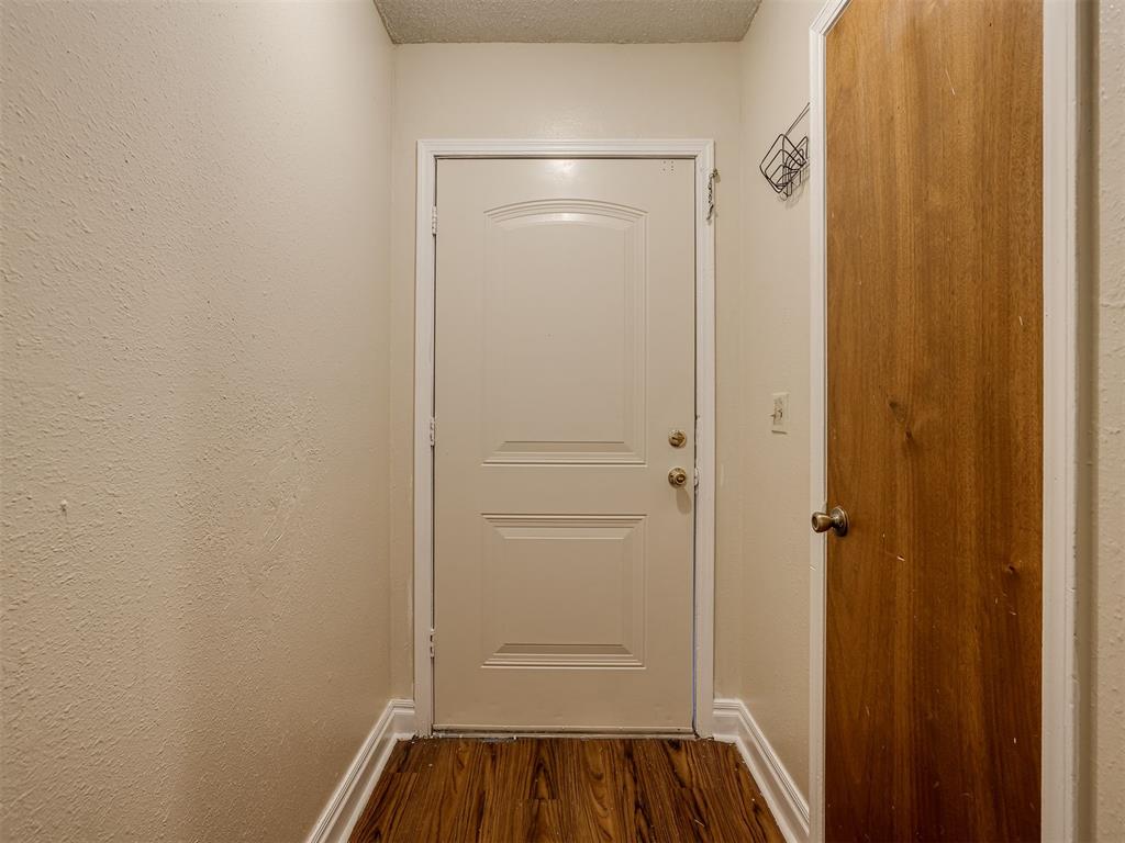 1016 Willow Brook Drive Property Photo 3
