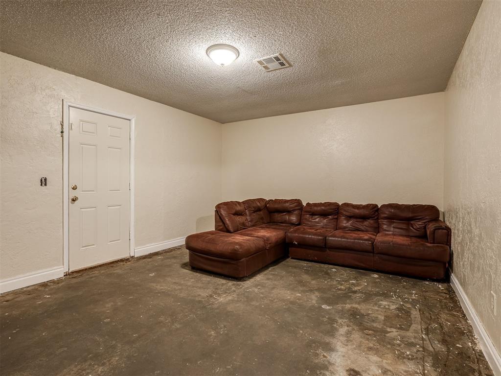 1016 Willow Brook Drive Property Photo 12