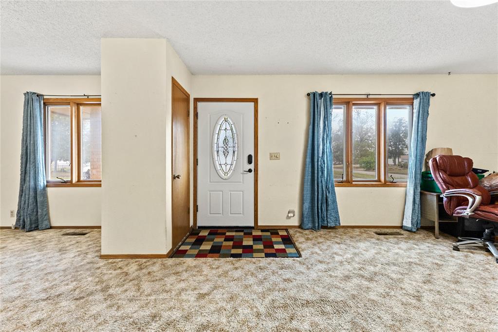 120 E Maple Street Property Photo 6