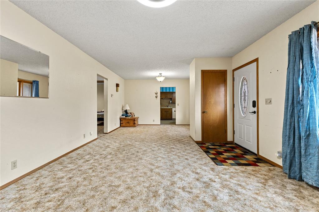 120 E Maple Street Property Photo 7