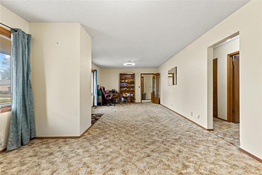 120 E Maple Street Property Photo 8