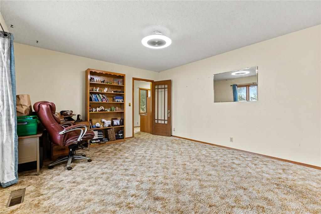 120 E Maple Street Property Photo 9