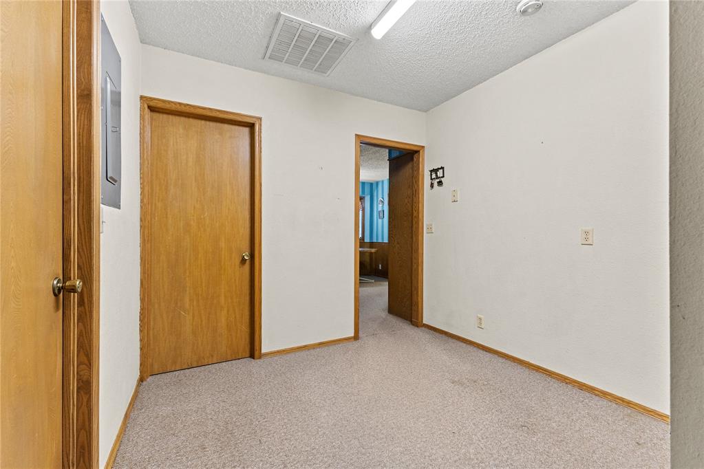120 E Maple Street Property Photo 17