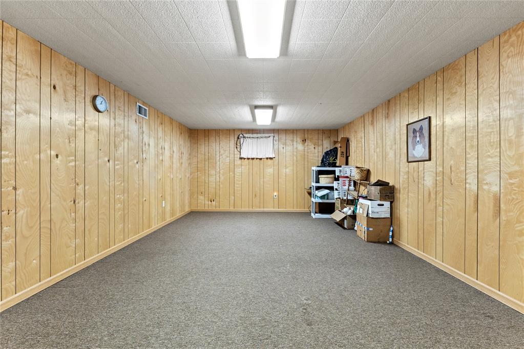 120 E Maple Street Property Photo 18