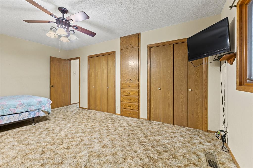 120 E Maple Street Property Photo 25