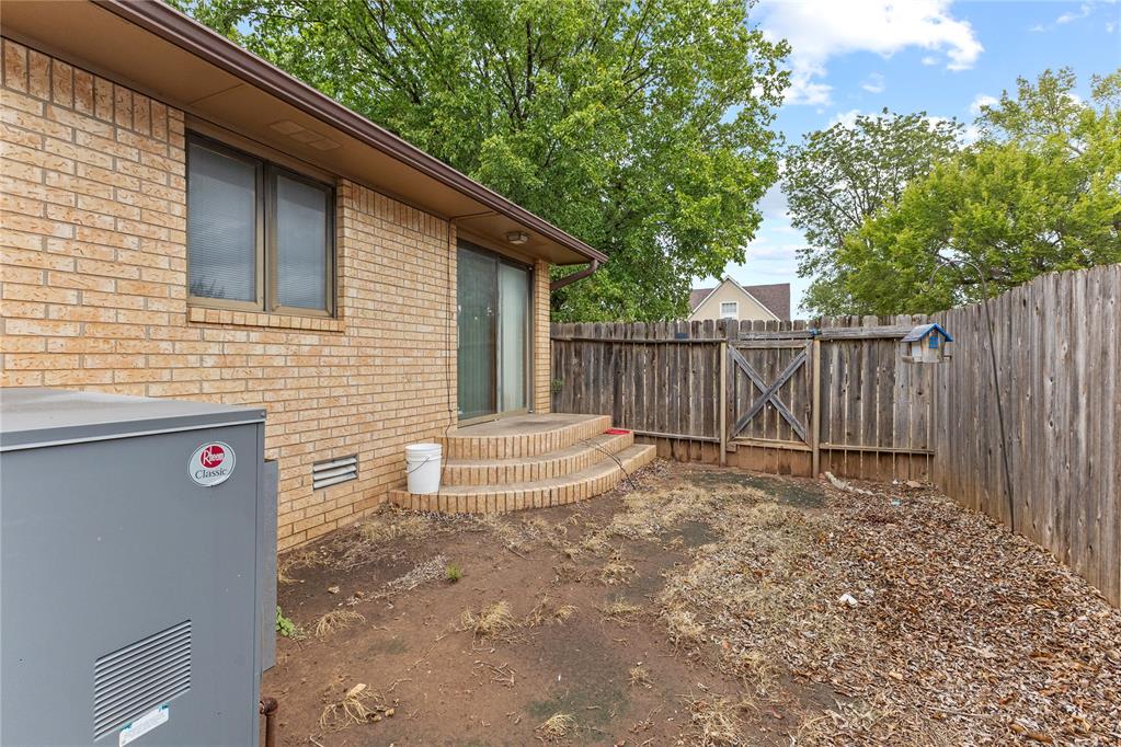 120 E Maple Street Property Photo 30