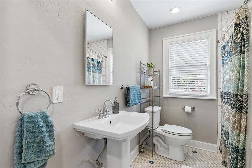 949 Ne 19th Street Property Photo 12