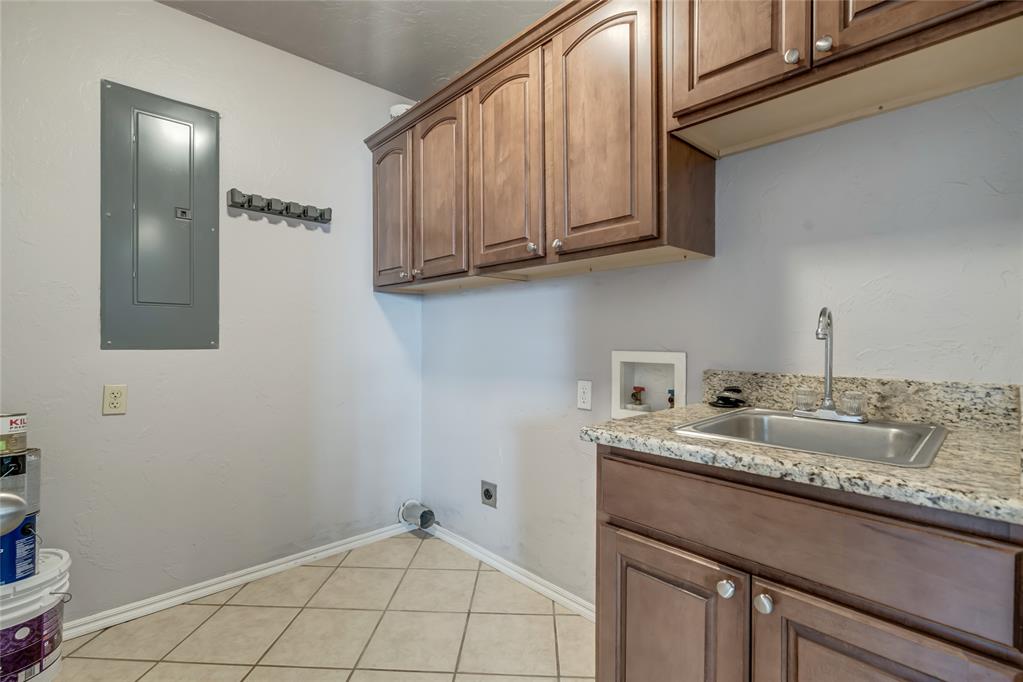 616 E Washington Avenue Property Photo 15