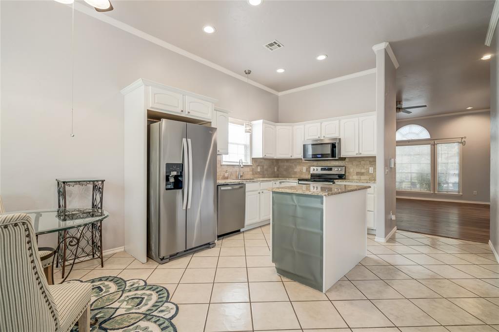 616 E Washington Avenue Property Photo 16