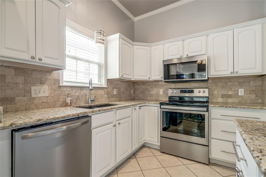 616 E Washington Avenue Property Photo 18