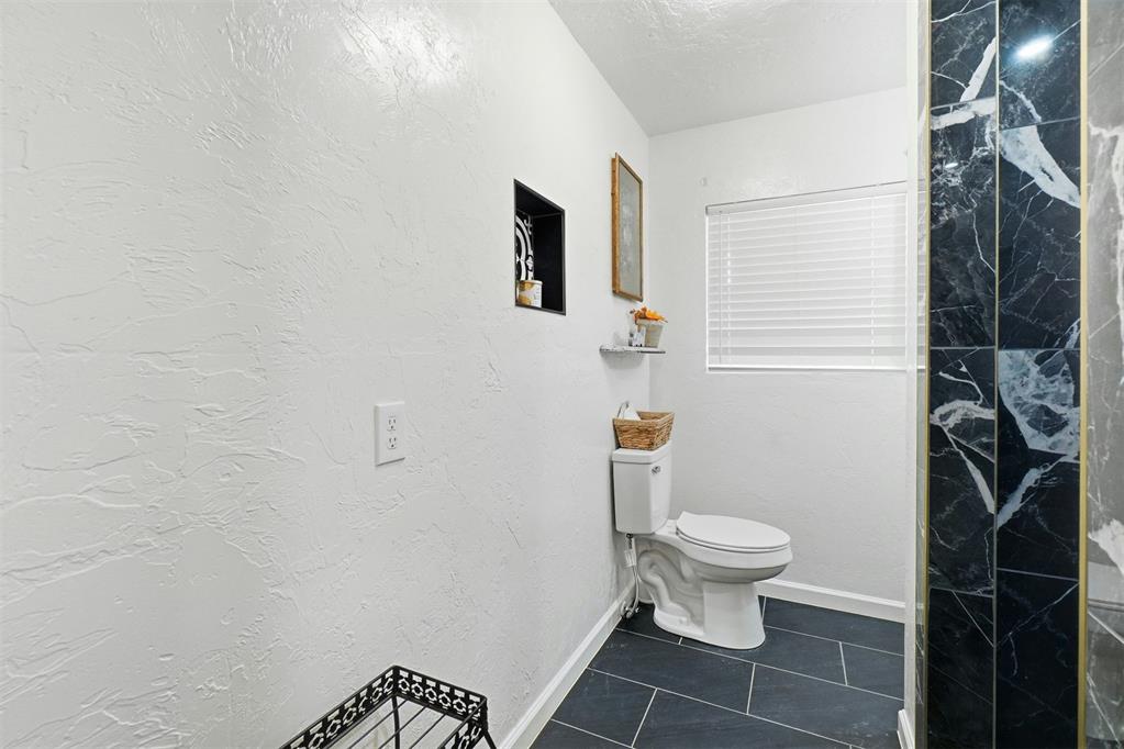 615 N Lowe Street Property Photo 25