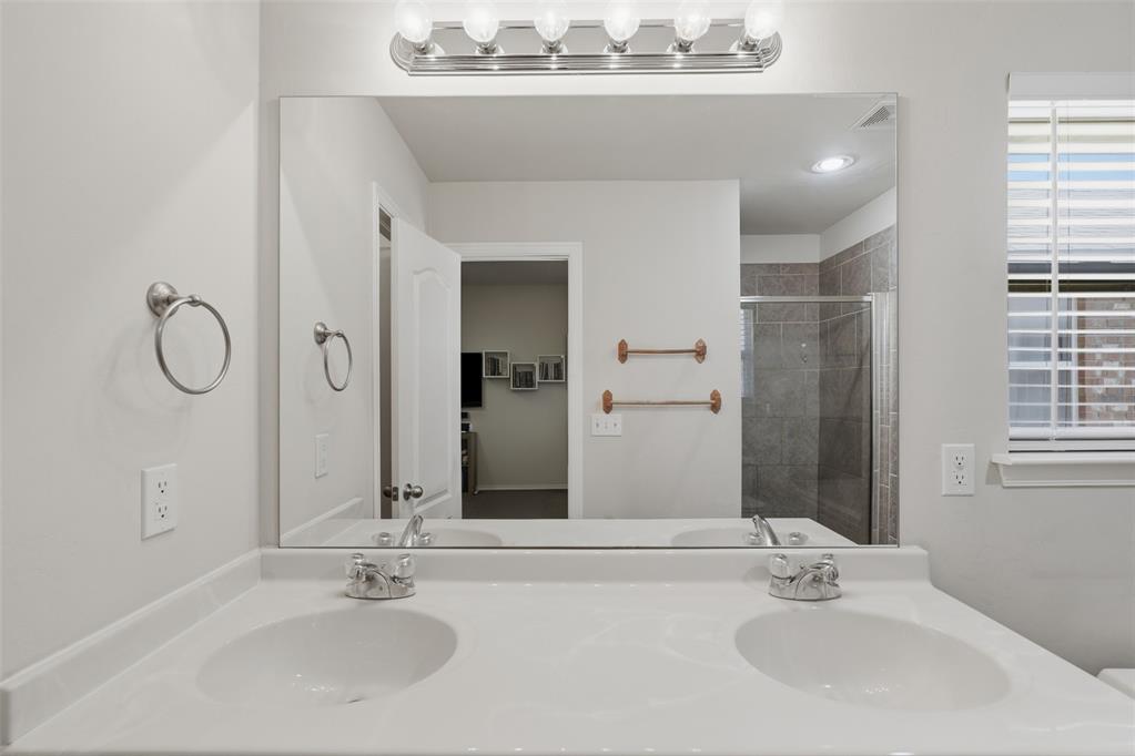 724 Eastview Court Property Photo 17