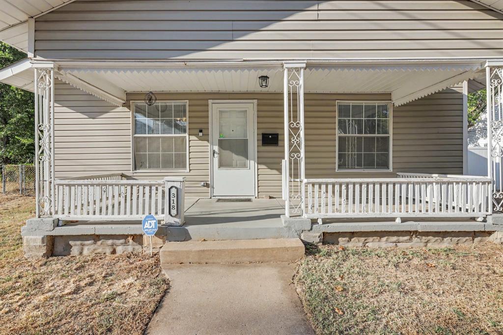 318 W Ridgewood Street Property Photo 2