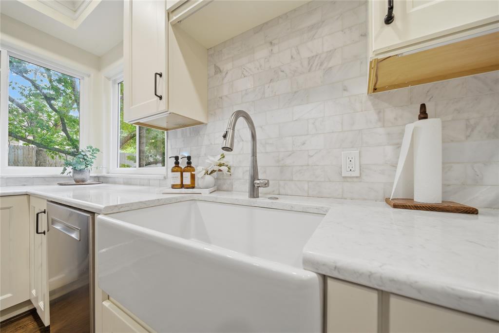 10202 S Knoxville Avenue Property Photo 17