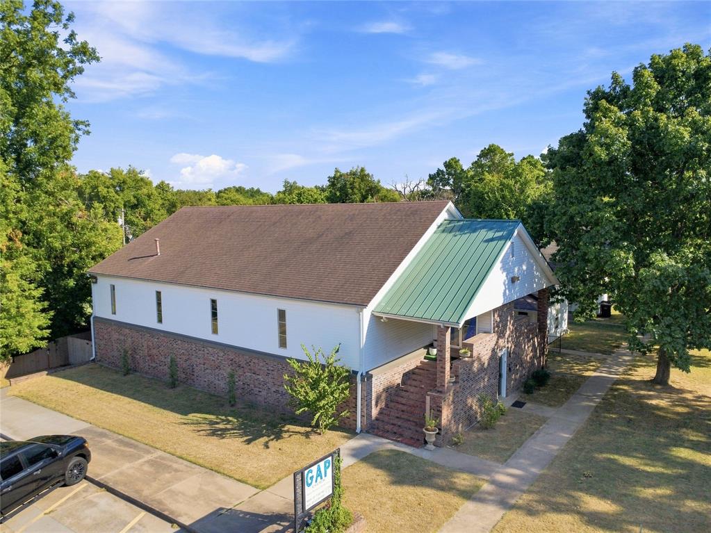 501 S Park Street Property Photo 3