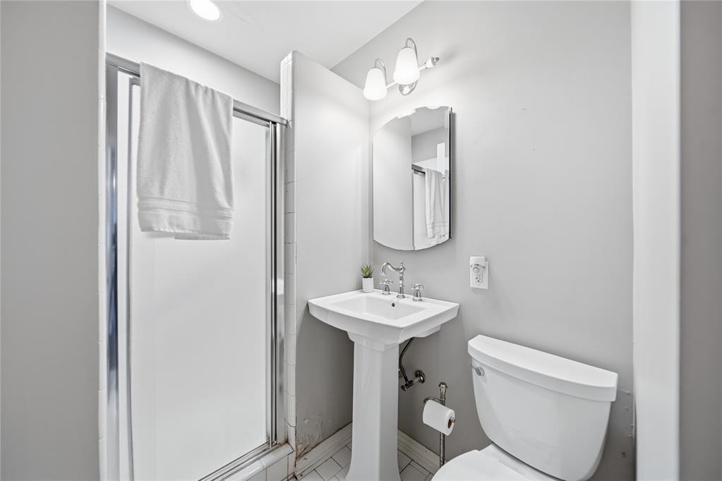2776 E 49th Street Property Photo 29