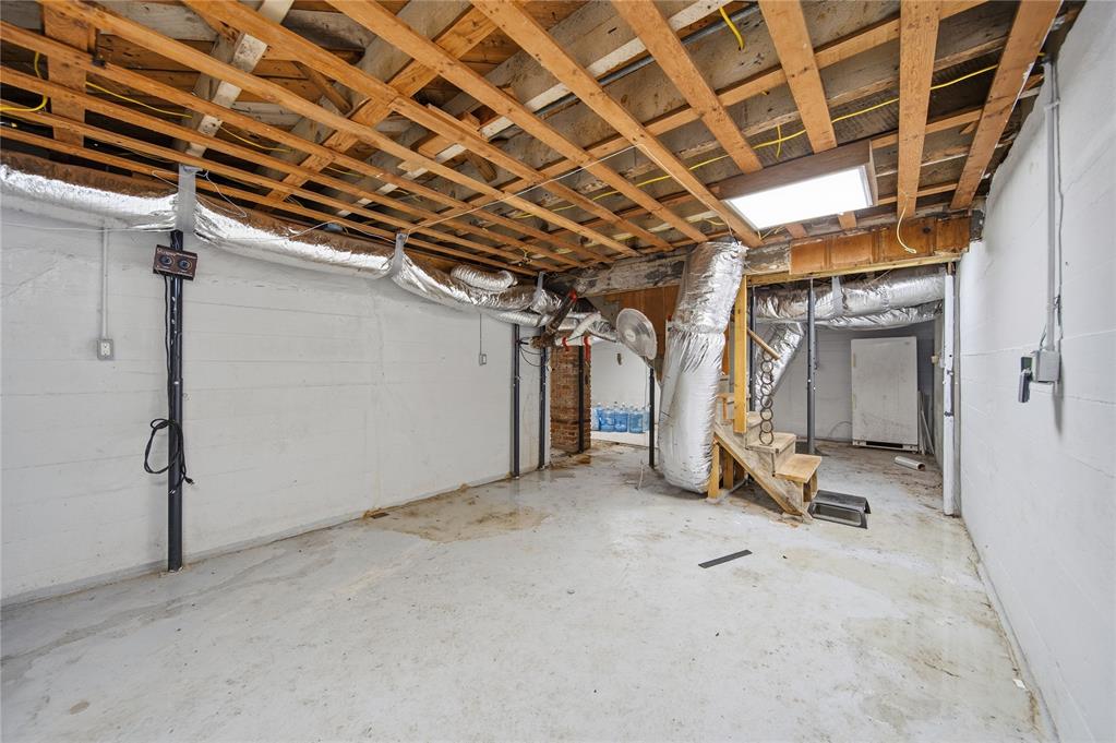 2776 E 49th Street Property Photo 38