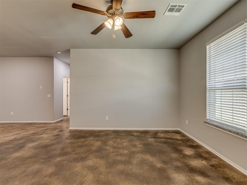 1900 Investors Avenue Property Photo 4