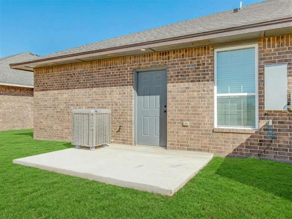 1900 Investors Avenue Property Photo 32