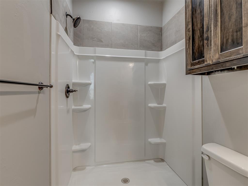 1913 Investors Avenue Property Photo 20