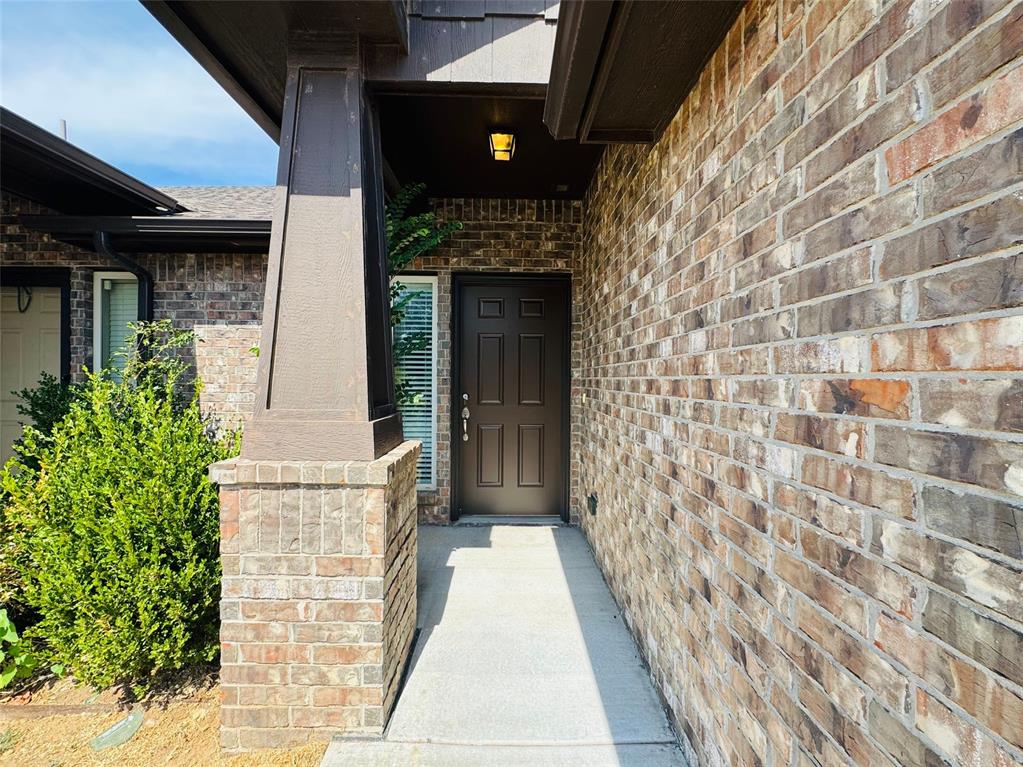 1007 Merlin Drive Property Photo 3