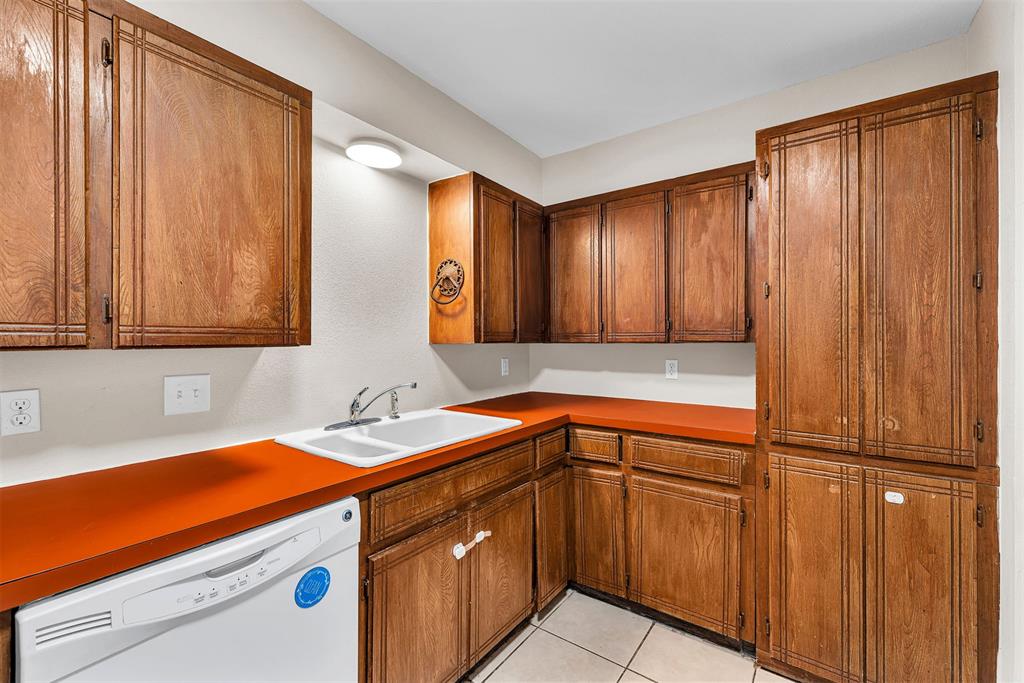 500 Butler Street Property Photo 7