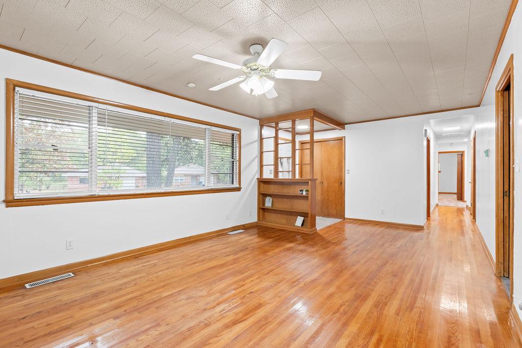 408 S Lindale Avenue Property Photo 5