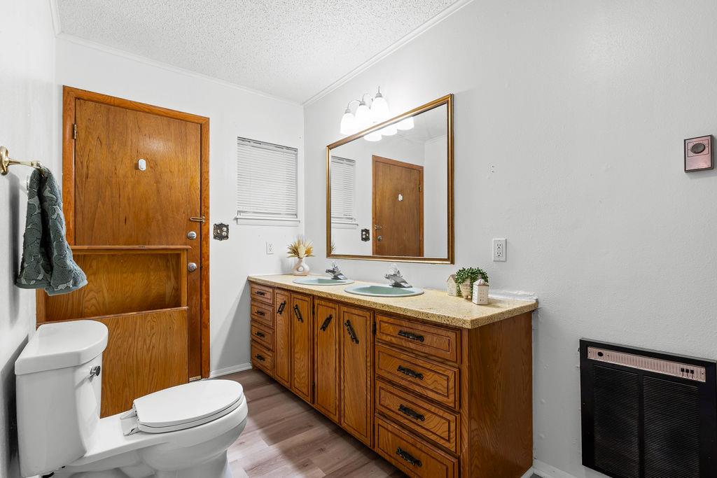 408 S Lindale Avenue Property Photo 24