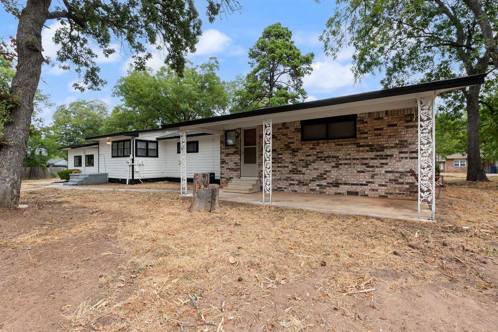 408 S Lindale Avenue Property Photo 31