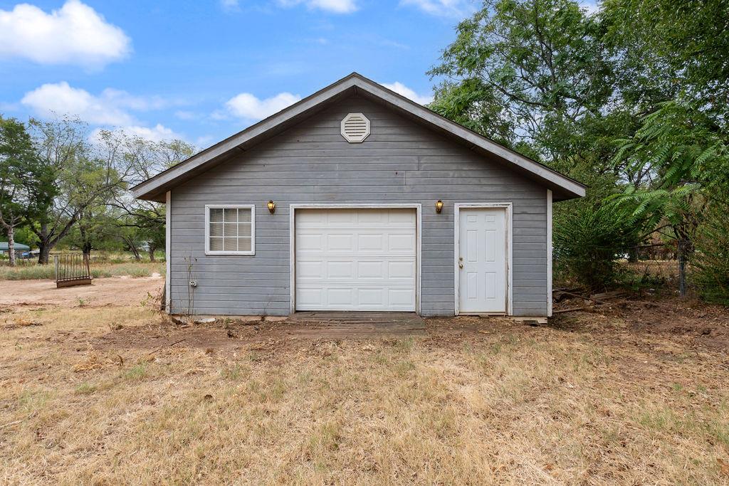 408 S Lindale Avenue Property Photo 34