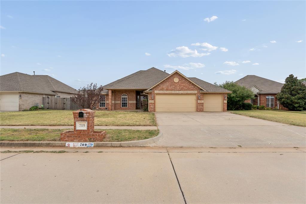 709 N White Tail Way Property Photo 2