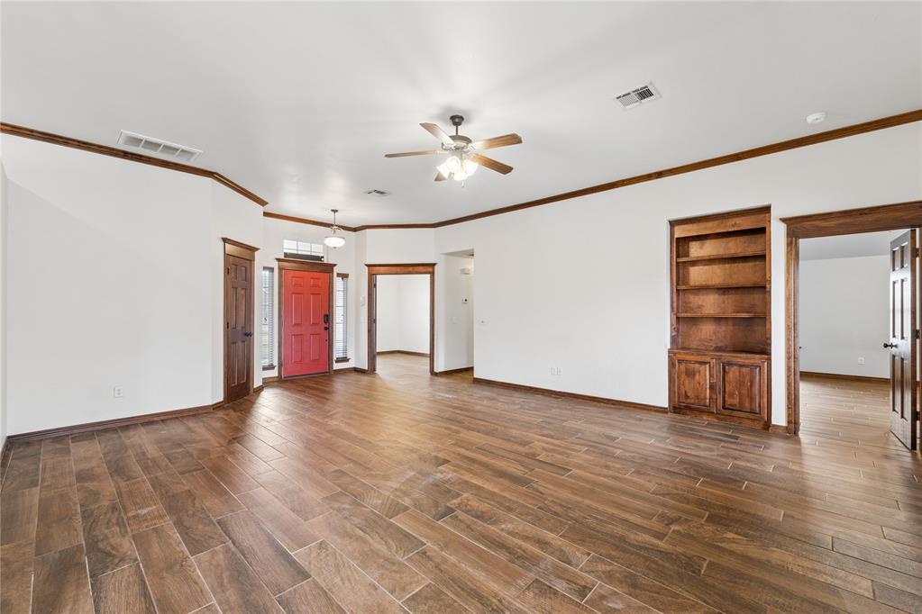 709 N White Tail Way Property Photo 8