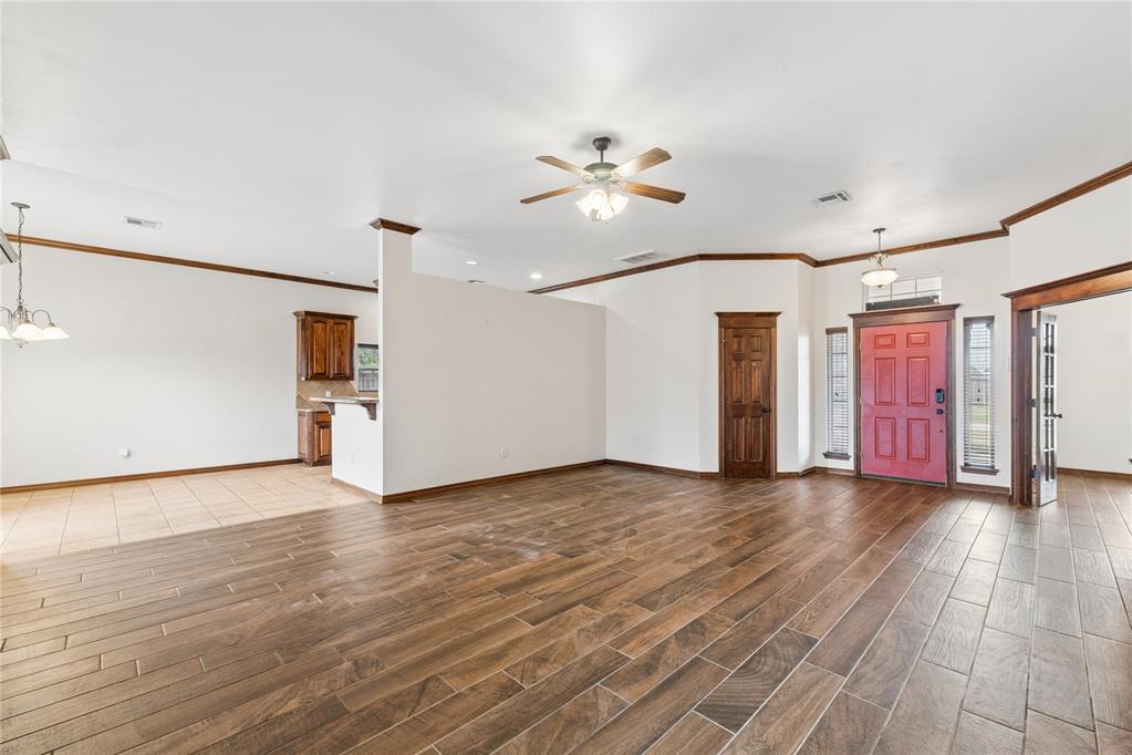 709 N White Tail Way Property Photo 9