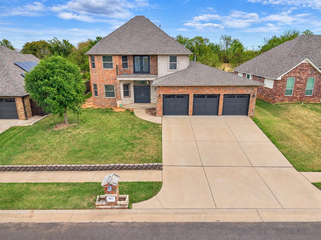 921 Siena Springs Drive Property Photo 3