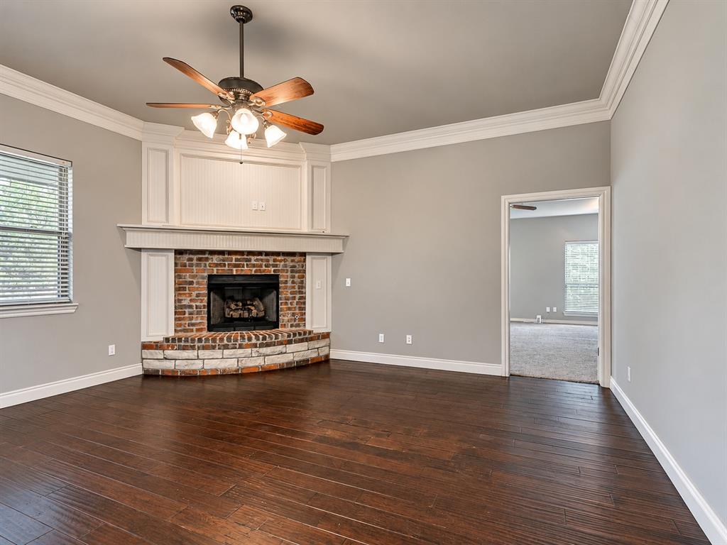 921 Siena Springs Drive Property Photo 9