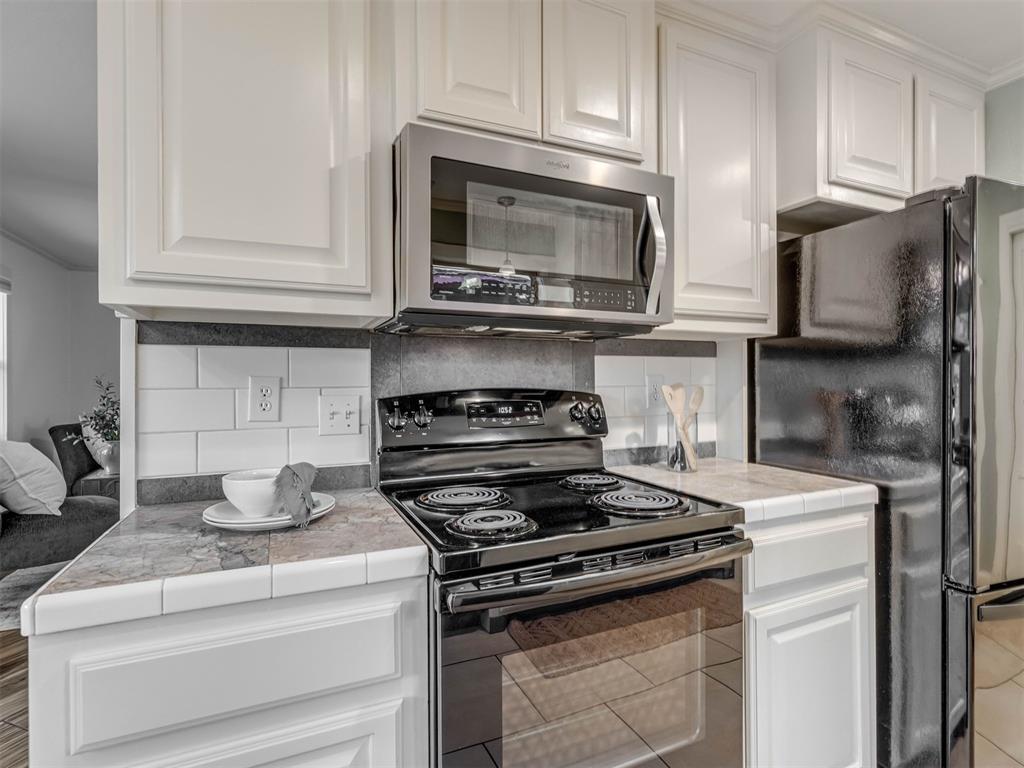 12317 Newgate Drive Property Photo 8