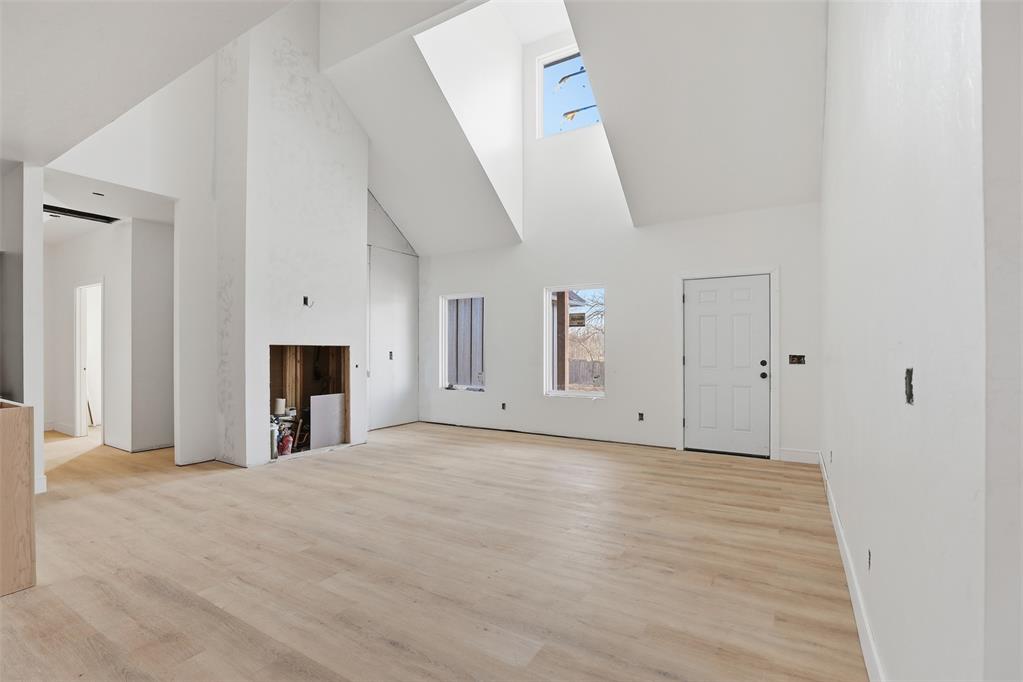 218 N Grand Avenue Property Photo 9