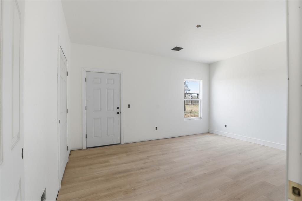 218 N Grand Avenue Property Photo 19
