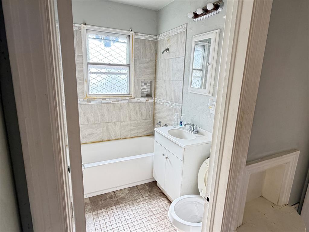 1405 Nw 94th Street Property Photo 8