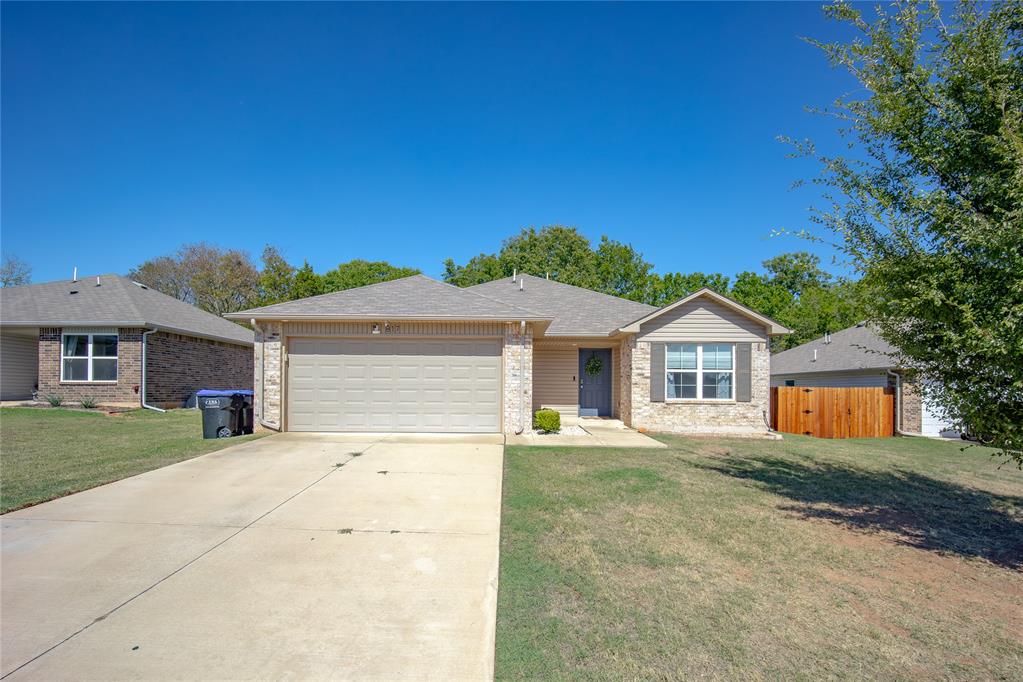 817 Twin Lakes Drive Property Photo 1