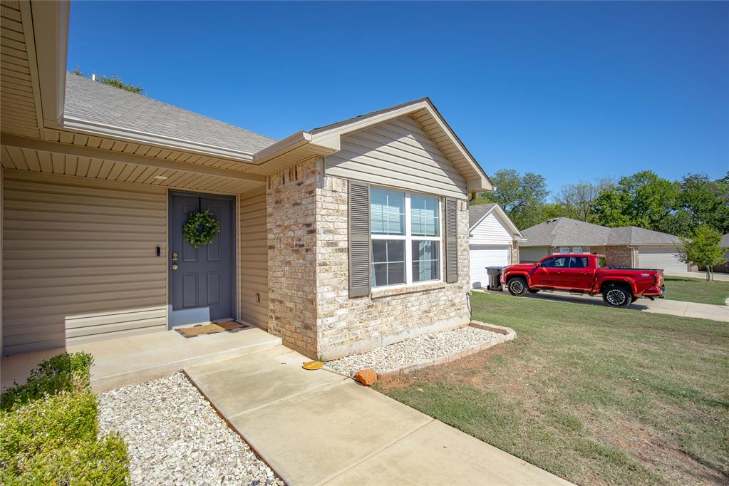 817 Twin Lakes Drive Property Photo 3