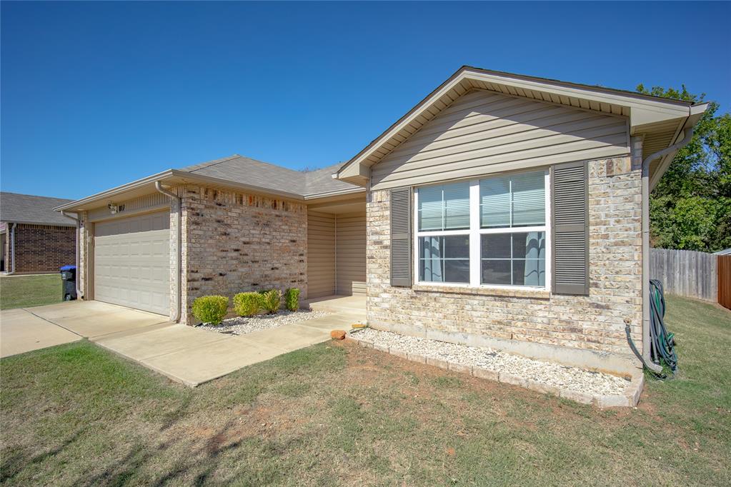 817 Twin Lakes Drive Property Photo 4