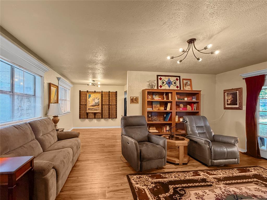 213 S 6th Street Property Photo 4