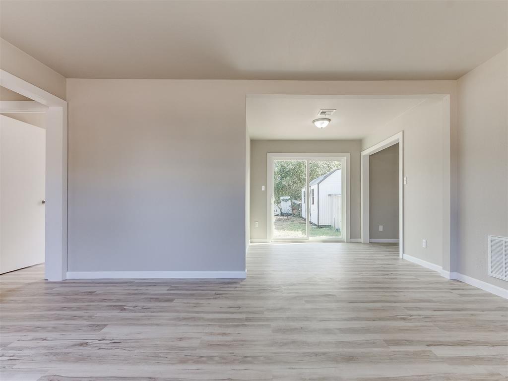 1116 W Hickory Lane Property Photo 4